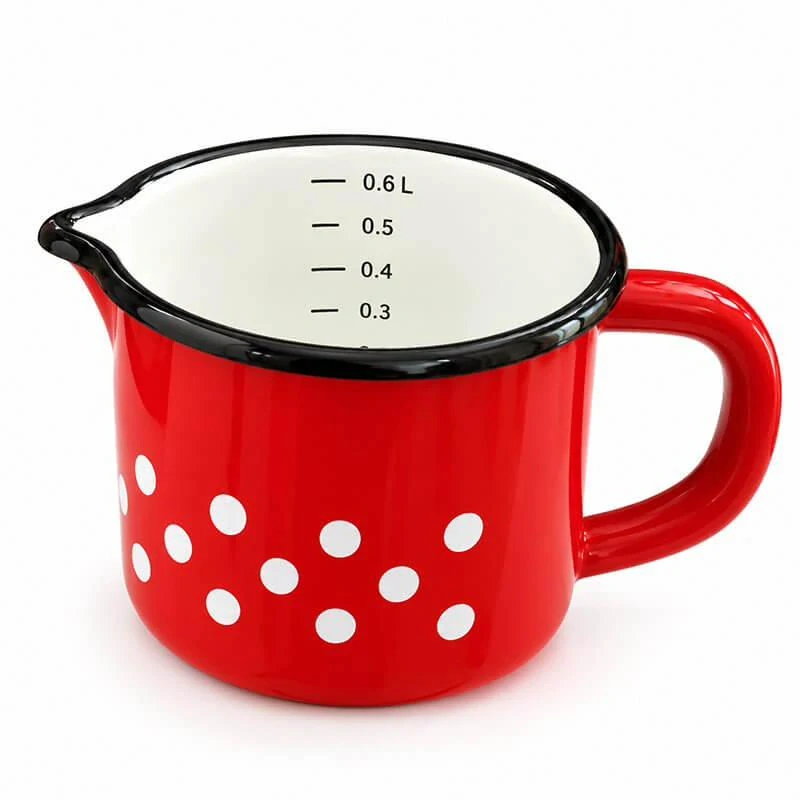 Červený smaltovaný hrnček s bielymi bodkami 0,6 l