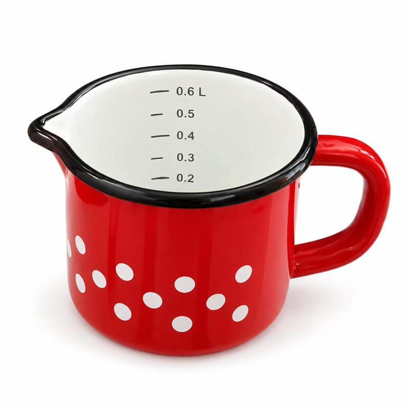 Červený smaltovaný hrnček s bielymi bodkami 0,6 l